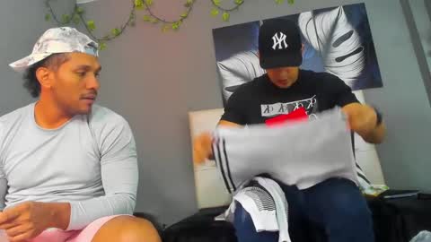 Angel And Cris online show from September 2025 12:32:02 PM