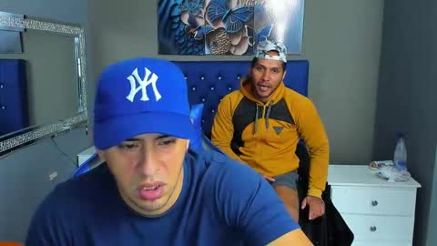 Angel And Cris online show from October 2025 12:39:01 PM