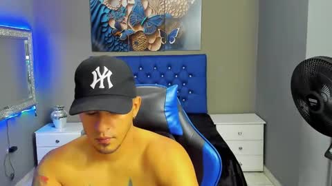 Angel And Cris online show from October 2025 12:27:02 PM