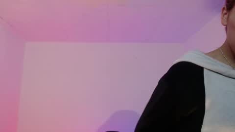 Snapshot of angele_johnson chatting on November 2025 06:39:01 PM angele online show from November 2025 06:39:01 PM