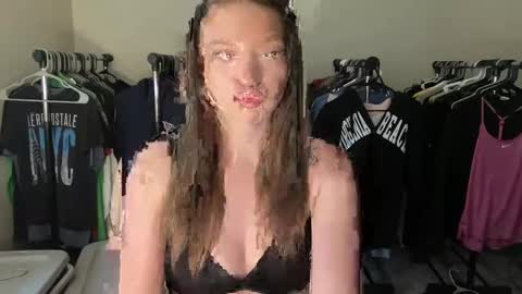 Snapshot of angelgrl444 chatting on January 2025 07:38:02 PM Princess Peach online show from January 2025 07:38:02 PM