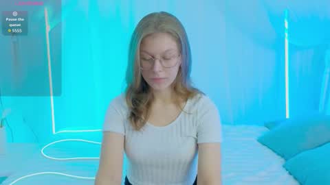 Snapshot of angeli_eyes chatting on October 2025 02:18:02 PM Ksenia online show from October 2025 02:18:02 PM