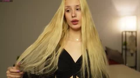 Snapshot of angelic_lynn chatting on December 2025 11:26:02 AM angelic_lynn online show from December 2025 11:26:02 AM