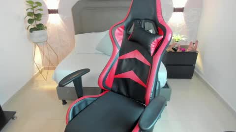 A N G E L I C A online show from February 2025 02:06:02 PM