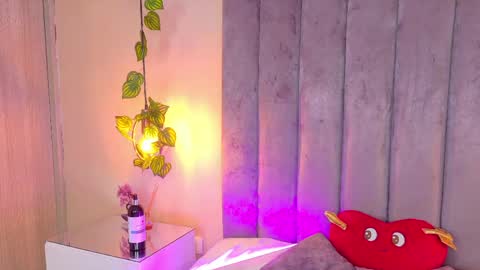 Snapshot of angelicaa_garcia chatting on May 2026 12:00:02 PM angelicaa_garcia online show from May 2026 12:00:02 PM