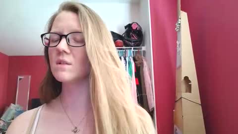 Snapshot of angelicangel3 chatting on April 2026 01:42:02 AM AngelicAngel online show from April 2026 01:42:02 AM