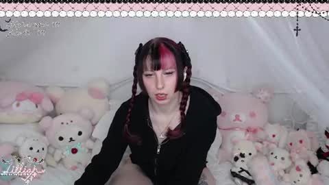 Snapshot of angelillic chatting on June 2026 02:01:01 AM lillian online show from June 2026 02:01:01 AM