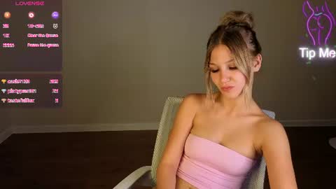 Snapshot of angelina_becker chatting on July 2026 06:47:02 AM Angelina online show from July 2026 06:47:02 AM