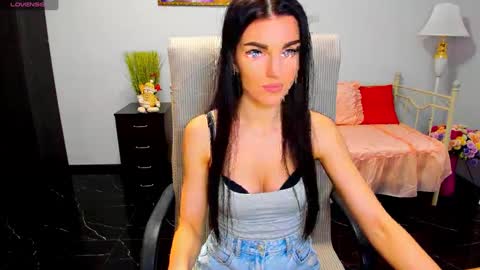 Angelina online show from January 2025 01:54:01 PM