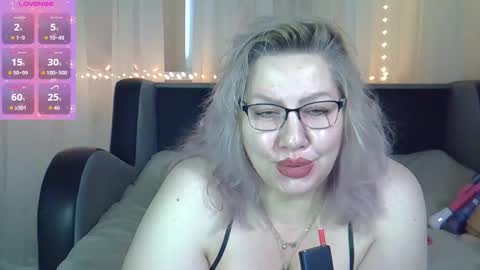 AngelinaGlam online show from October 2025 12:05:01 PM