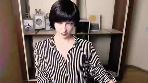 Angelina online show from December 2025 08:00:01 AM