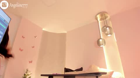 Angeline  online show from October 2025 01:22:02 PM