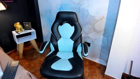 Angeline online show from February 2025 07:28:02 PM