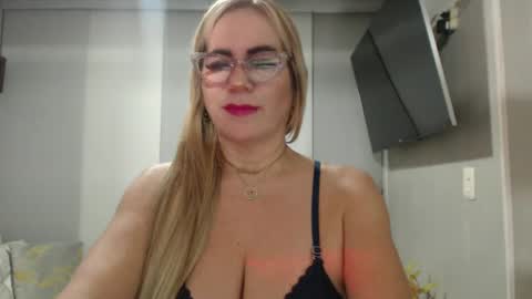 angelinna_12 online show from September 2025 06:30:02 AM