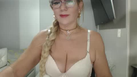 angelinna_12 online show from November 2025 05:07:02 AM