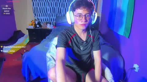 Snapshot of angelito18_twink chatting on June 2026 01:28:02 AM Angel online show from June 2026 01:28:02 AM