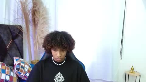 Angel online show from November 2025 08:43:02 PM