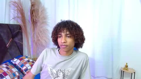 Angel online show from November 2025 08:05:01 PM