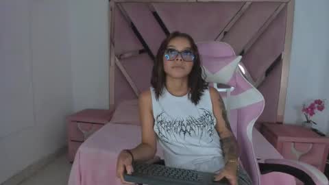 angell_petite01 online show from June 2026 10:45:02 PM