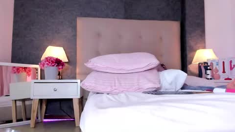 Angela online show from February 2025 06:44:01 PM