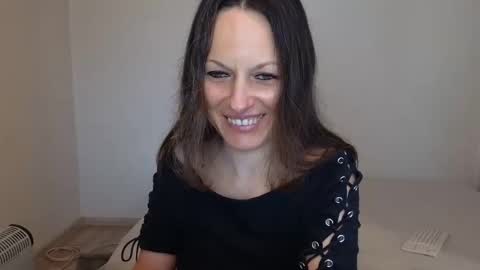 Giulia online show from April 2026 12:10:01 PM