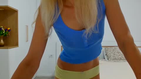 Snapshot of angelsquirting chatting on December 2024 12:24:01 PM Alesia online show from December 2024 12:24:01 PM
