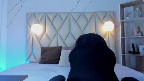 ANGIE online show from December 2025 01:27:01 PM