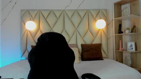 ANGIE online show from December 2025 01:59:02 PM