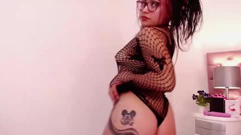 Snapshot of angie99_gh chatting on February 2025 04:07:01 AM Angie online show from February 2025 04:07:01 AM