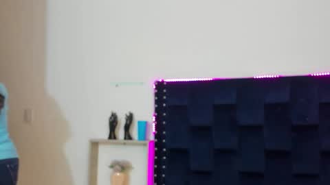 Angie online show from November 2025 12:00:02 PM