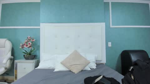 Ania online show from November 2025 09:11:01 PM