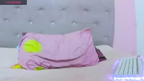 aniaross18 online show from March 2025 12:39:02 AM