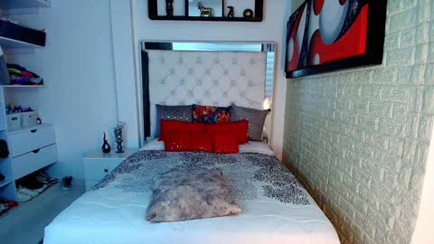 laura  online show from October 2025 12:55:02 AM