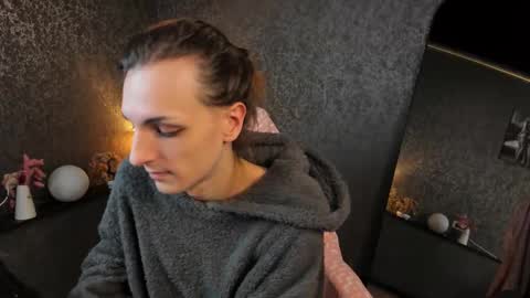 Angel online show from March 2026 12:01:02 PM