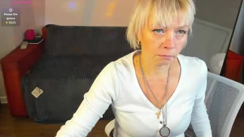 Snapshot of ann_annise chatting on June 2026 01:20:02 AM ann_annise online show from June 2026 01:20:02 AM