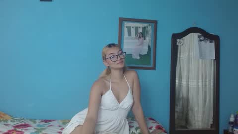 Snapshot of anna_col chatting on February 2026 09:00:02 PM Anna online show from February 2026 09:00:02 PM