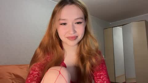 Snapshot of anna_raspberry chatting on April 2026 06:02:02 PM Anne online show from April 2026 06:02:02 PM