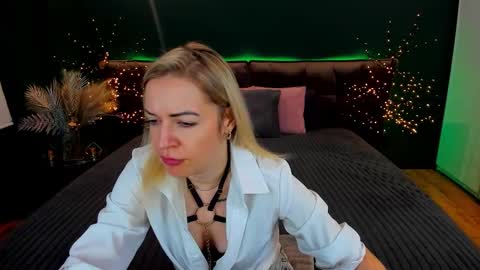 anna_snow9 online show from September 2025 12:05:02 PM