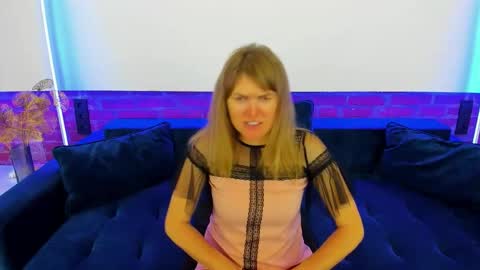 Annabel online show from November 2025 06:40:01 PM