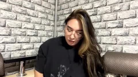Snapshot of annabellandmann chatting on October 2025 04:02:01 PM Sarah online show from October 2025 04:02:01 PM