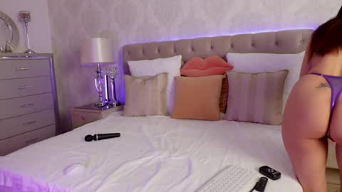 Snapshot of annakarinna chatting on May 2026 03:25:01 AM AnnaKarinaX online show from May 2026 03:25:01 AM