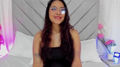 Snapshot of annaqueen_ chatting on December 2024 04:32:01 PM Anna online show from December 2024 04:32:01 PM