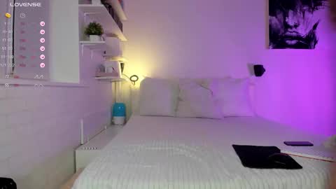 Anna online show from December 2025 01:33:02 AM