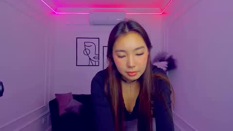 Anna online show from November 2025 07:25:01 PM