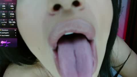 Snapshot of annaros_ chatting on May 2026 06:04:02 PM AnnaRos online show from May 2026 06:04:02 PM