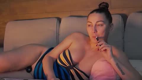 annasplash online show from October 2025 06:32:02 AM