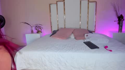 Anna online show from November 2025 04:01:02 AM