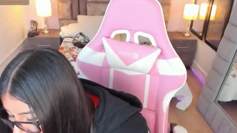 Anna online show from January 2026 12:32:02 PM