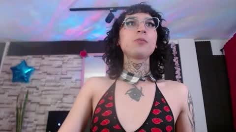 Snapshot of anne_castle86 chatting on September 2025 05:22:01 AM Anne online show from September 2025 05:22:01 AM