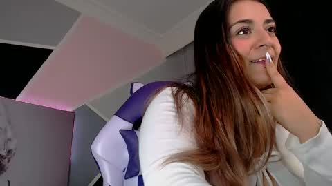 Anne  online show from January 2025 06:19:02 PM